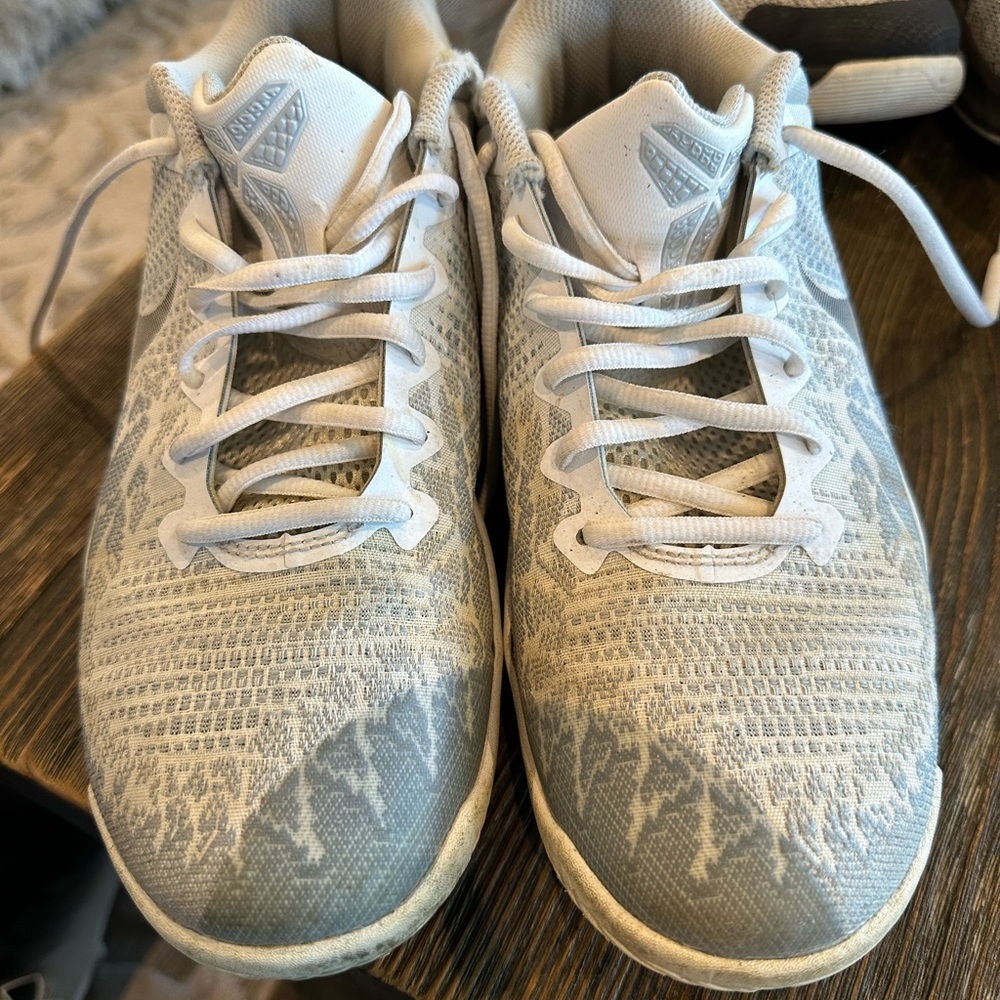 Men’s Nike shoes, size 8.5